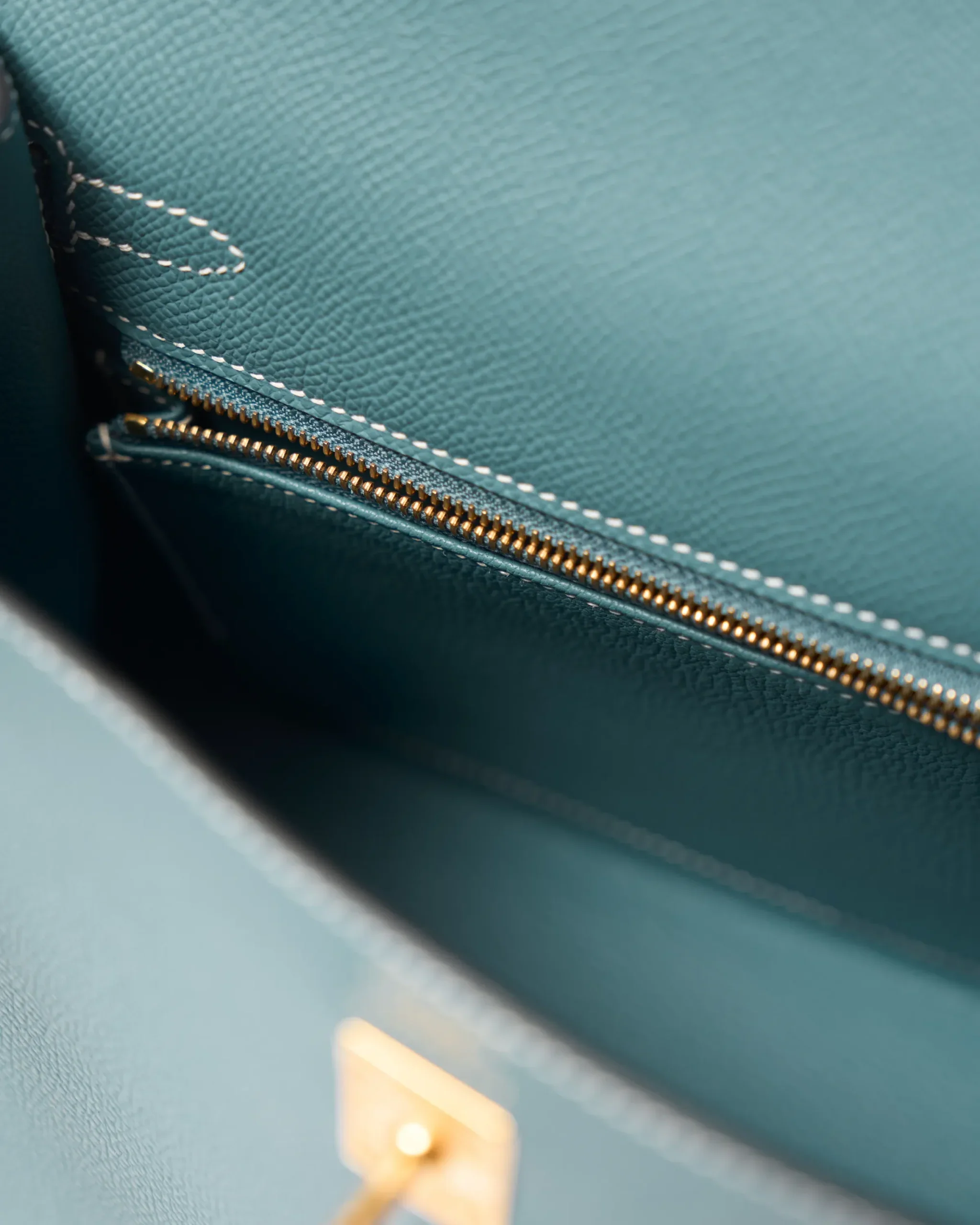 Hermès Kelly 25 Blue Jean Epsom GHW