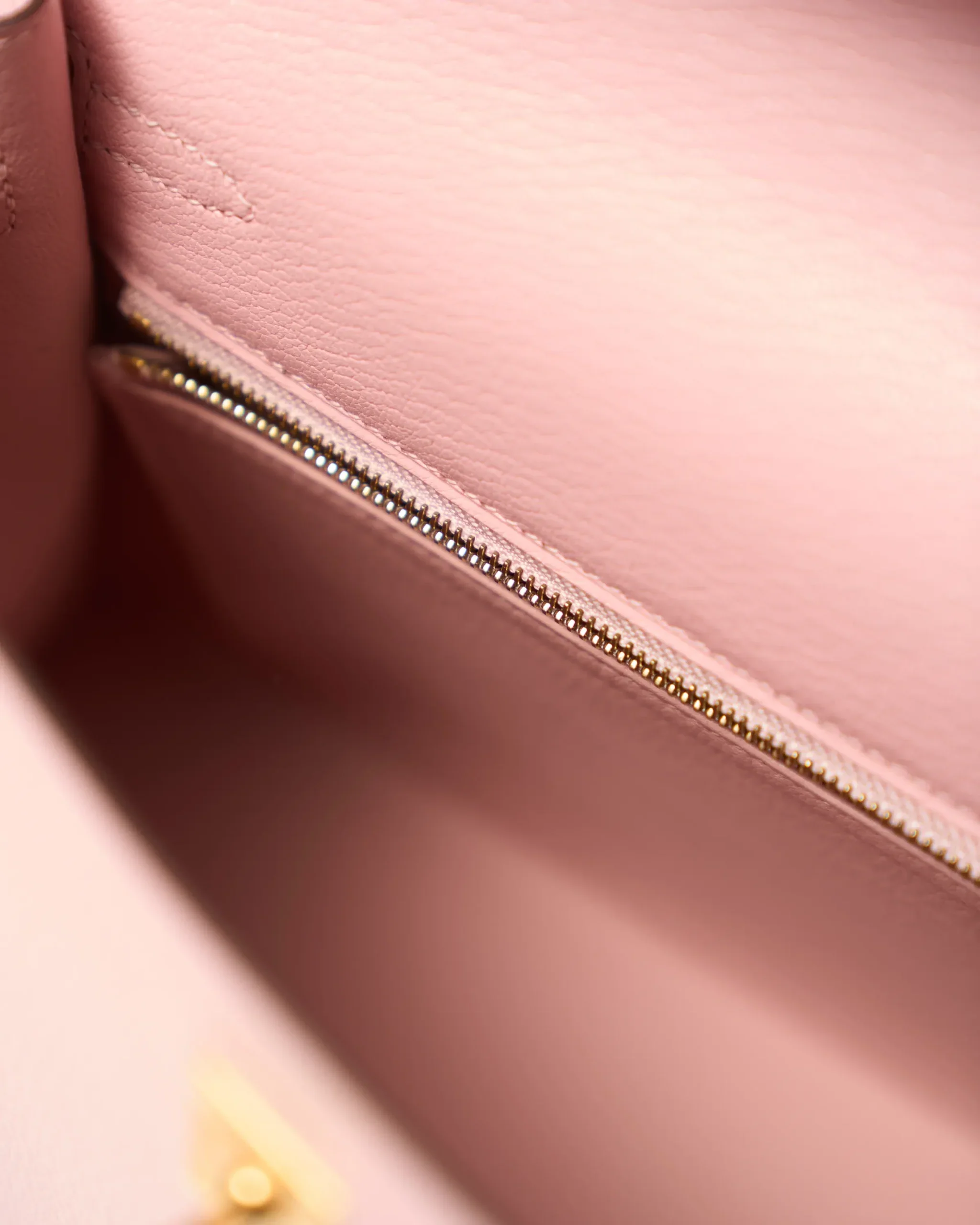 Hermès Kelly 25 Rose Sakura Chevre Mysore GHW